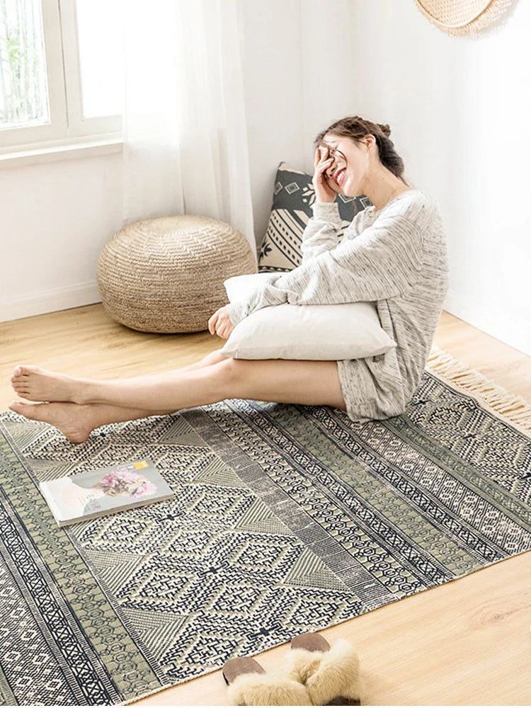 Tasseled Cotton Linen Rug