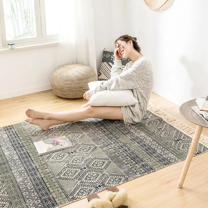 Tasseled Cotton Linen Rug